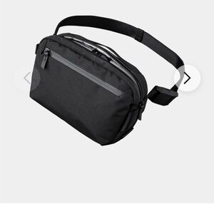 NWT Alpaka Go Sling Mini V2